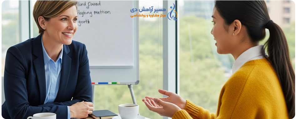 ارشد مشاوره یا روانشناسی؟ راهنمای نهایی انتخاب + مقایسه بازار کار 5 تصویری از یک جلسه مشاوره حرفهای و مثبت؛ یک مشاور در حال گوش دادن فعال به یک مراجع است. این عکس نشاندهنده دریافت مشاوره تخصصی برای انتخاب بین ارشد مشاوره و روانشناسی است.